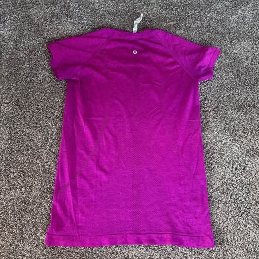 Lululemon Swiftly Tech Short-Sleeve Shirt Size 8 Magenta